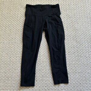 Lululemon  Black Wunder Under Hi-Rise ½ Tight Capris Size 4